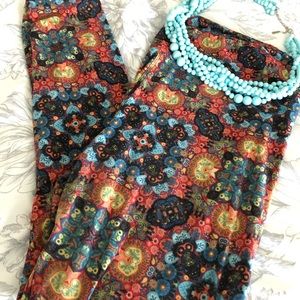 Beautiful LuLaRoe Tall and Curvy Leggings